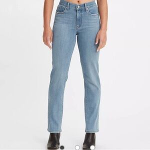 Levi's Women's Straight Leg Jeans in Light Blue